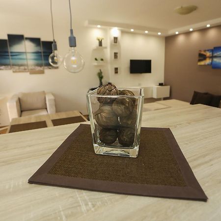 نوفي ساد Modern Apartment With Free Parking المظهر الخارجي الصورة